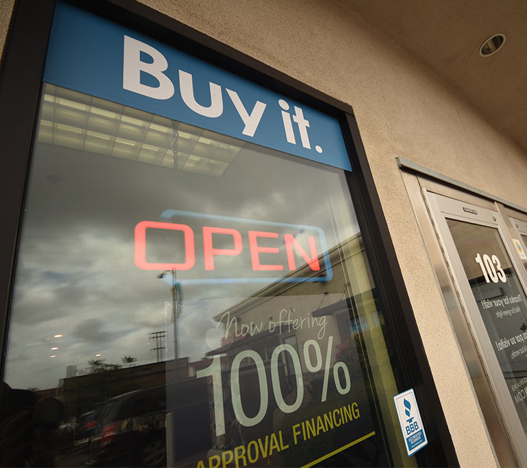 Vender una bolsa en una casa de empeño en San Diego o venderla en una  tienda a consignación? – CashCo Pawn Shop